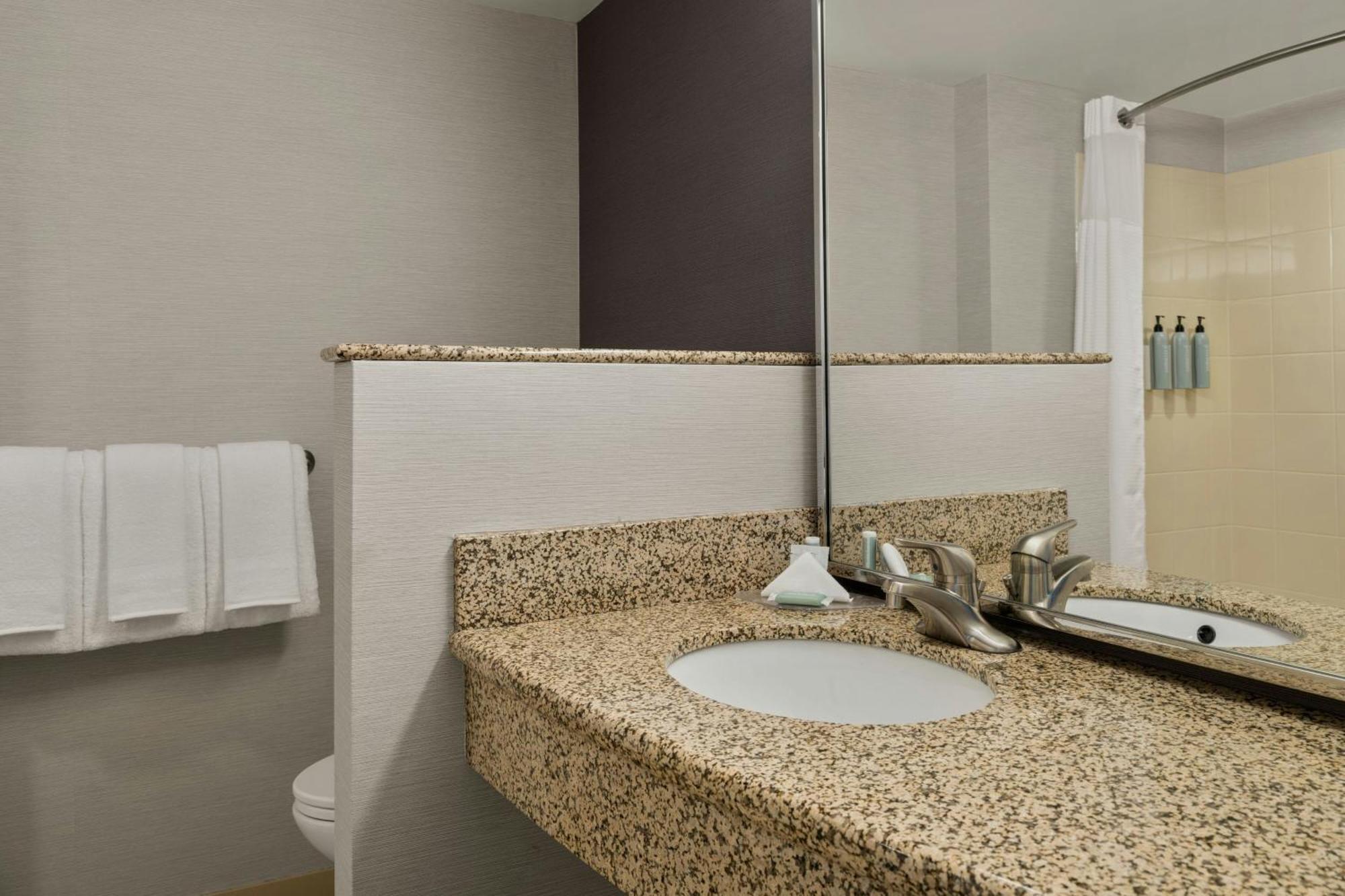 Courtyard By Marriott Halifax Downtown Hotel Buitenkant foto